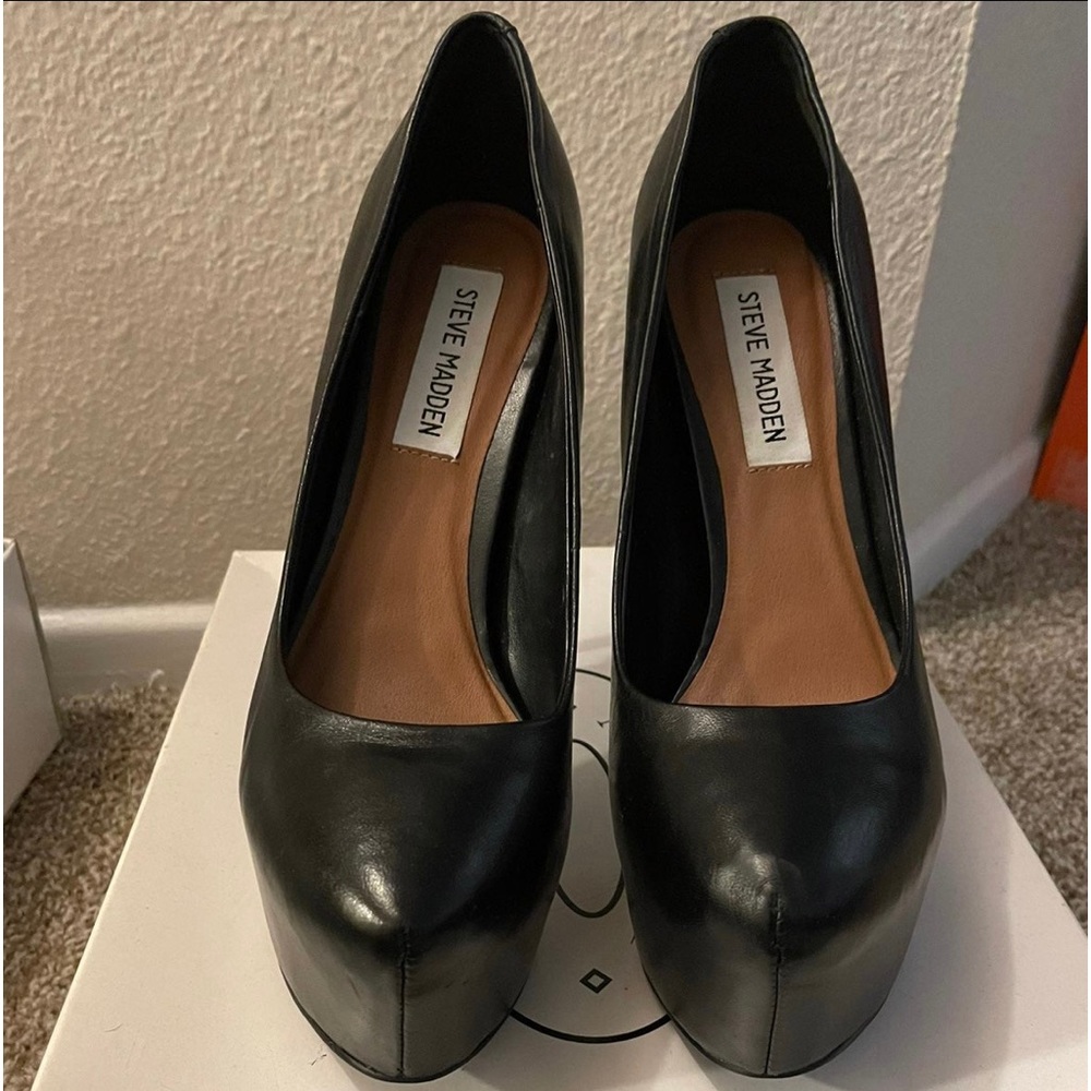 Steve Madden stiletto with gold heel.
